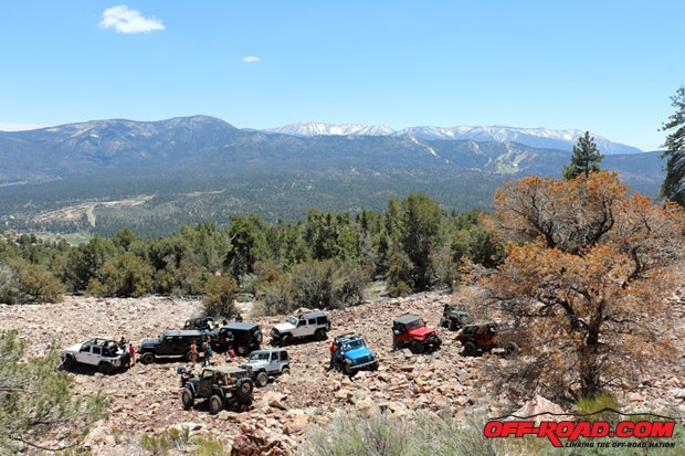 One of many groups of Jeepers that assembled at the rock garden/boulder field/tie-rod graveyard. Multiple groups on-trail meant that wide spots like this  remarkably common in Big Bear  could have used a stop light at times.